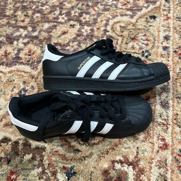 Adidas Superstar shoes - Picture 3 of 7